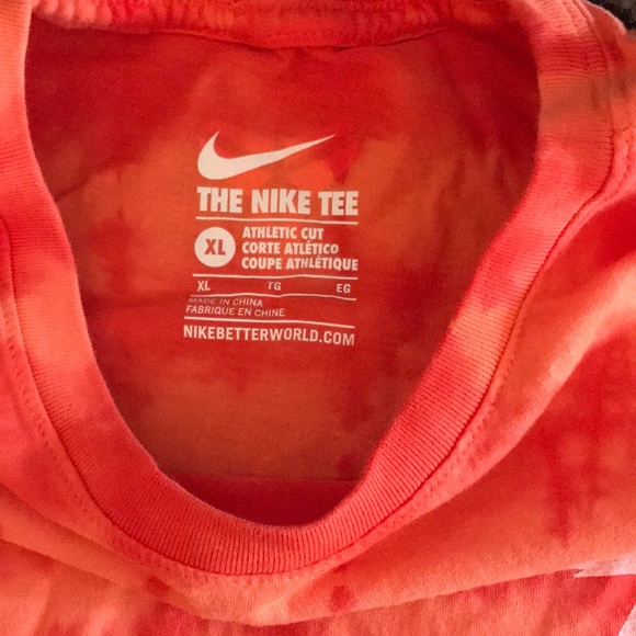 The Nike tee - Picture 2 of 5